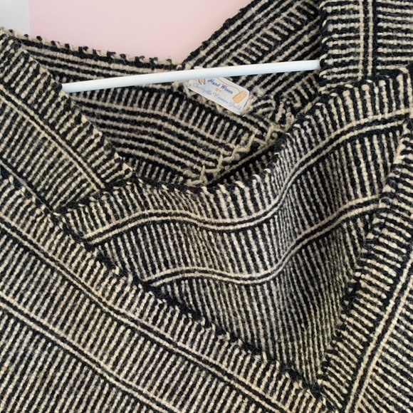 Handwoven Wool Poncho - Picture 2 of 4